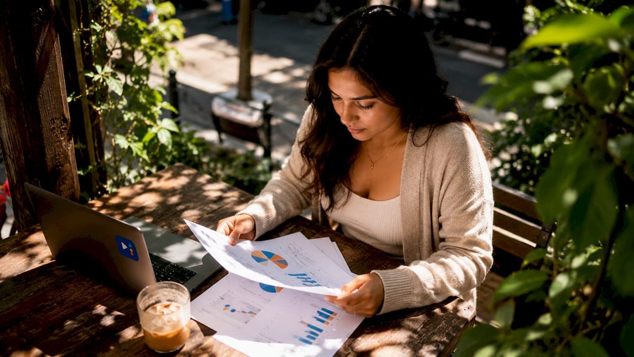 How to Attract Local Customers Online in 2026